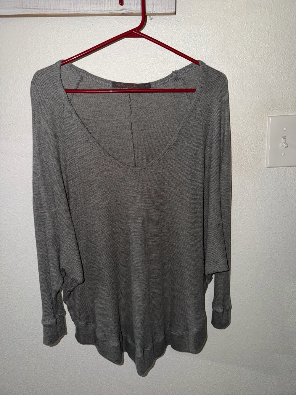 Feel The Piece Gray Scoop-Neck Long Sleeve Knit Top